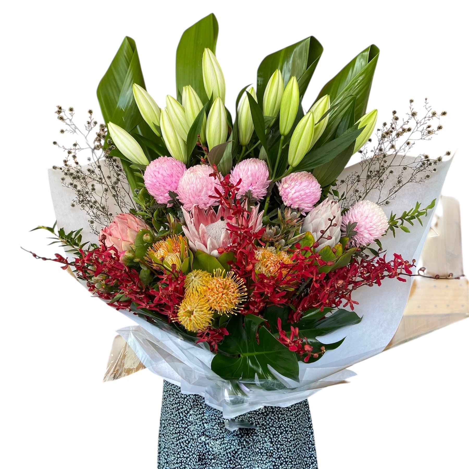 Zoe bouquet is huge. If you want to "WOW" someone this is it. These designs that we create really set us apart in the flower world.

This Zoe pictured is the GRAND size, however you can choose what size you want, and we can make the magic happen.